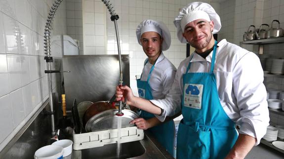 Alumnos del curso ‘Operaciones Básicas de Cocina’ de la Escuela Integral para la Formación y el Empleo Juan Soñador de León. 