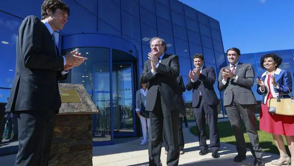 Lucas Sigman inaugura junto a Juan Vicente Herrera la planta de 'Farmalan' 