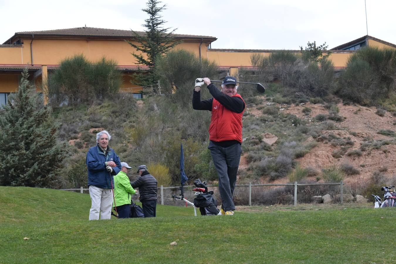 Fotos de los jugadores durante la tercera cita de la Liga de Golf y Vino.