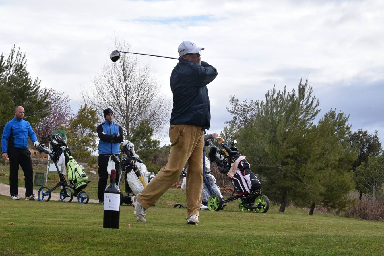 Fotos de los jugadores durante la tercera cita de la Liga de Golf y Vino.