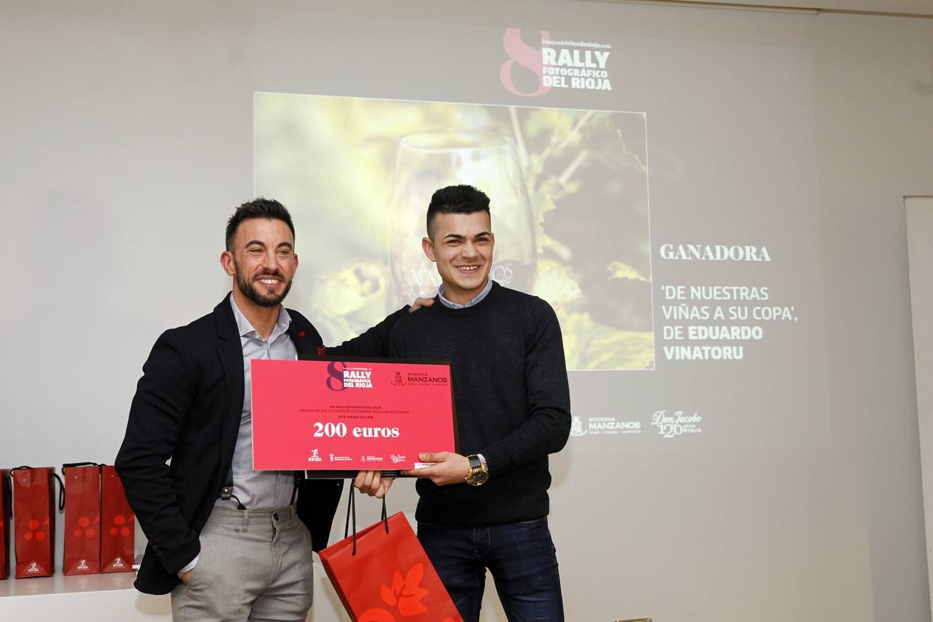Los ganadores de la octava edición del Rally recibieron sus premios y disfrutaron de un vino de Rioja entre amigos..