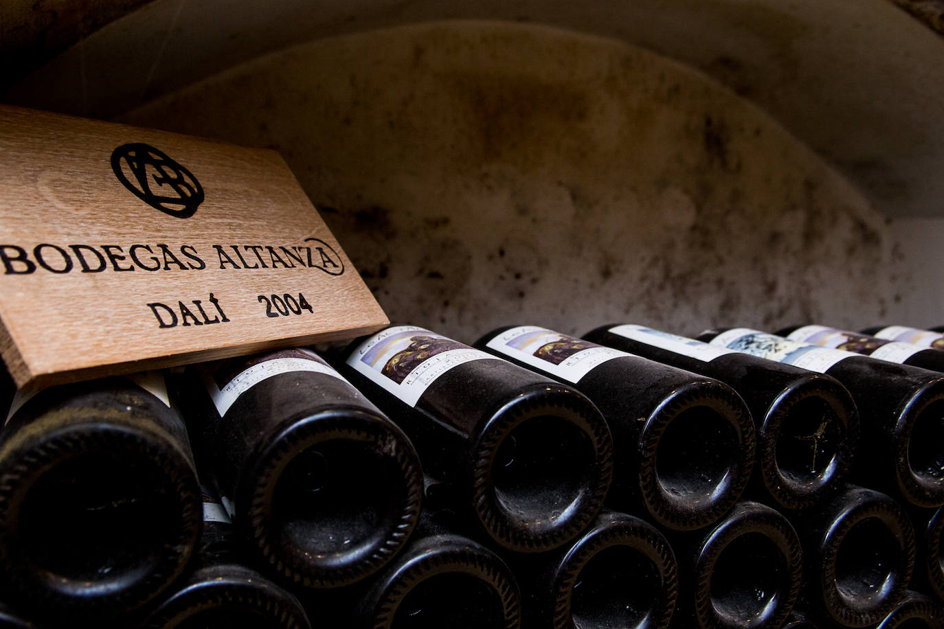 Fotos: Los vinos de Altanza lucen nuevas etiquetas