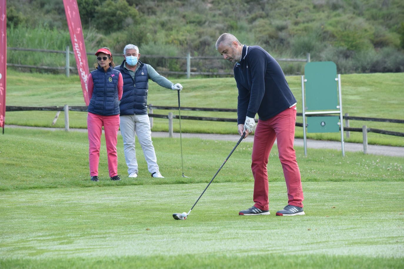 Los participantes el el torneo Bodegas Marco Real de la Liga de Golf y Vino disfrutaron de un gran día de golf en El Campo de Logroño.