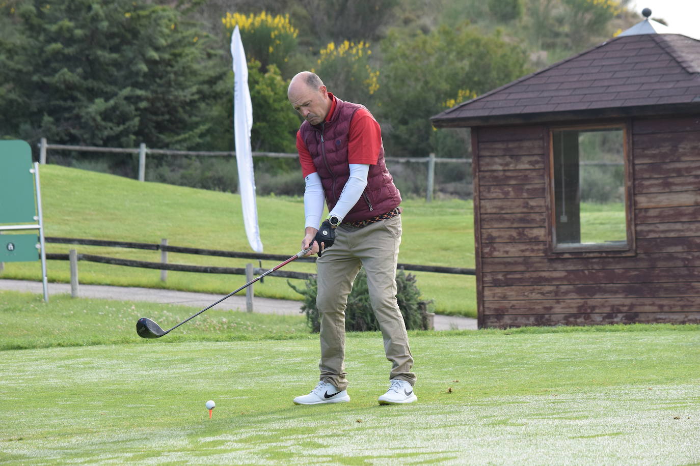 Los participantes el el torneo Bodegas Marco Real de la Liga de Golf y Vino disfrutaron de un gran día de golf en El Campo de Logroño.