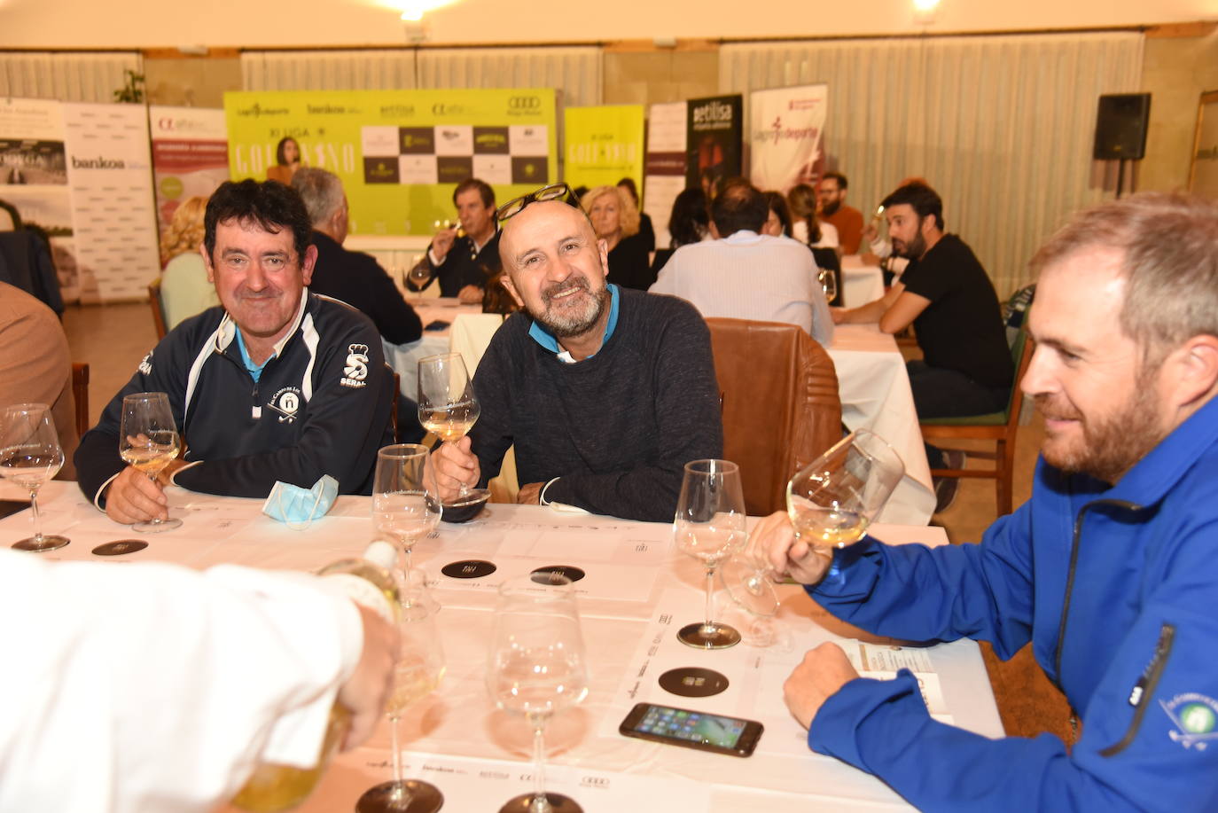 Los participantes en el torneo Finca de los Arandinos de la Liga de Golf y Vino, organizado por lomejordelvinoerioja.com, disfrutaron de los vinos de la bodega tras la jornada de juego.