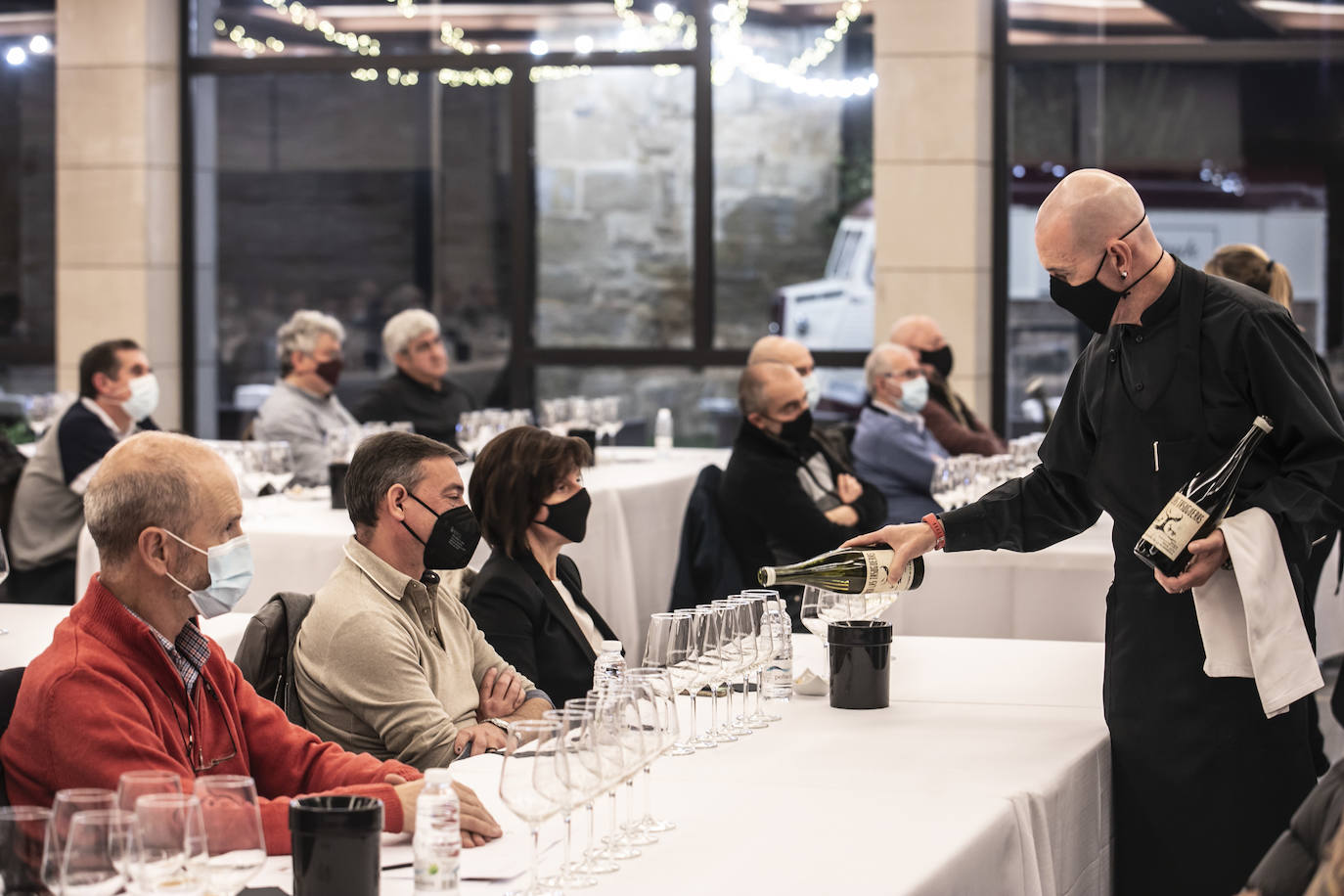 Janire Moraza presentó para el club de catas de lomejordelvinoderioja.com una buena muestra de la colección de vinos de la bodega familiar de San Vicente. 