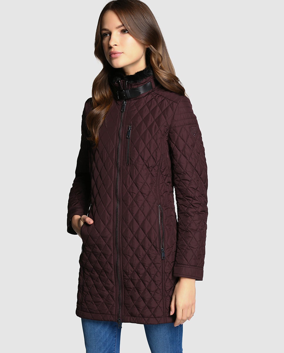 Abrigo de Tommy Hilfiger en burdeos. Precio rebajado de 299e a 149,50€
