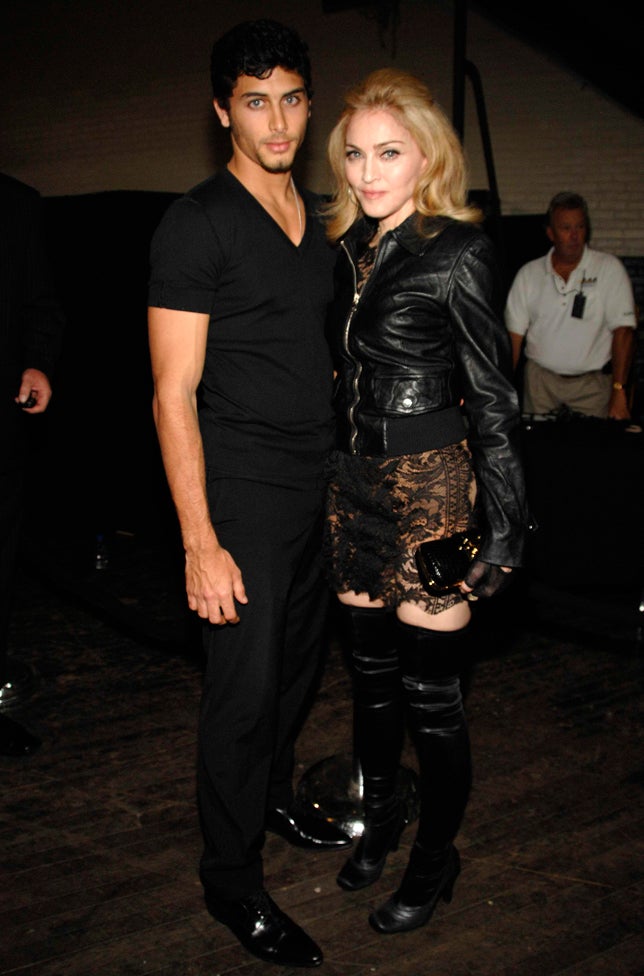 Formaba parte de su cuerpo de baile, y pronto también de lo más íntimo de su hogar. Jesús Luz fue uno de los 'tomboys' de la vida de Madonna, y juntos estuvieron de diciembre de 2008 a otoño de 2010.