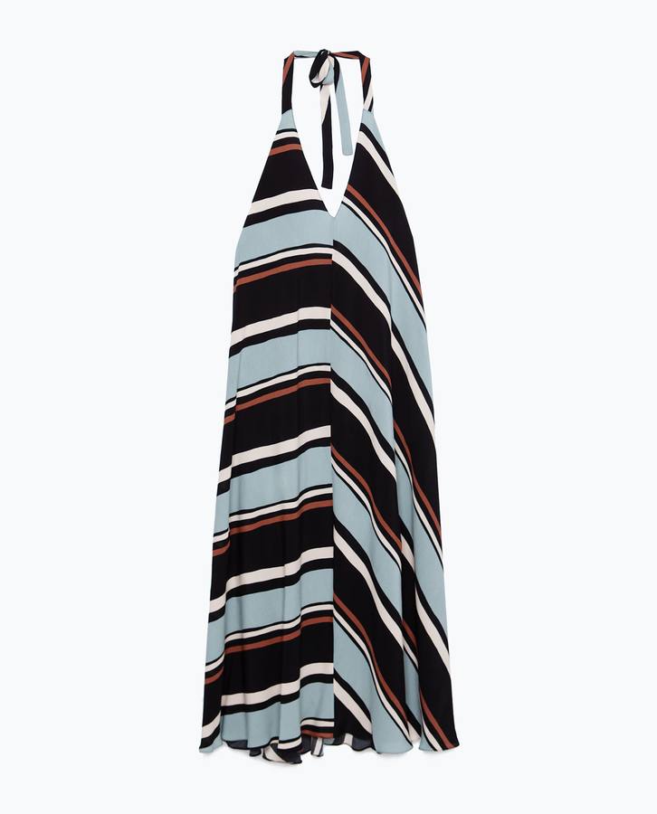 Vestido a rayas con escote en uve de la colección de Zara para el otoño (Precio: 29.99 euros).