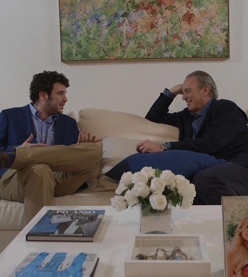 Bertín Osborne durante la visita a casa de Ana Obregón, donde aprovechó para hablar con el hijo de esta.