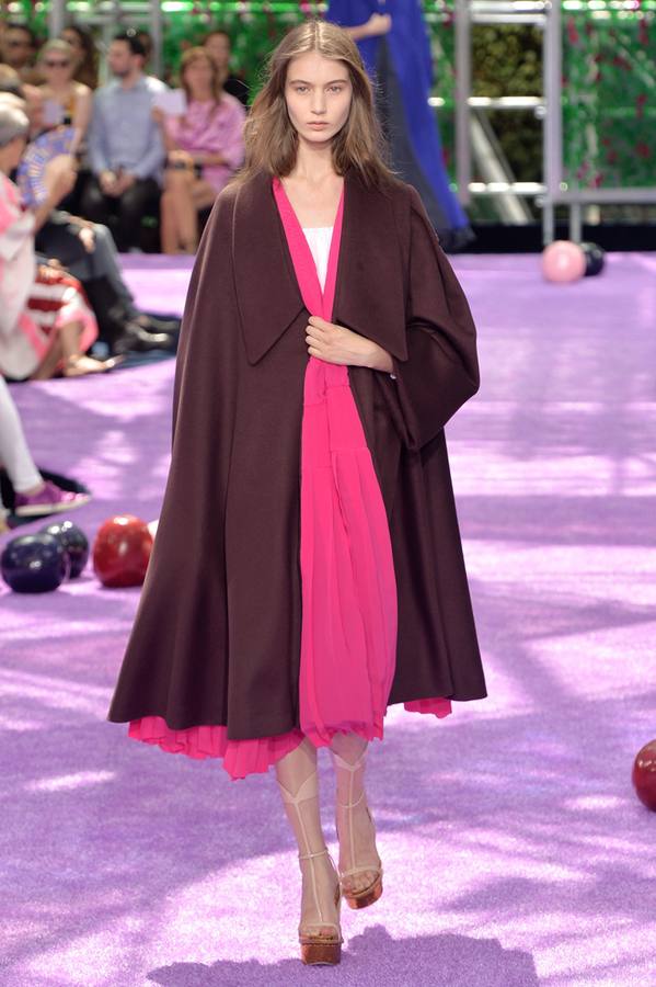 En la maison francesa no quieren tomar decisiones precipitadas. Por eso, será el equipo creativo el que se encargue de los próximos desfiles de Dior; el primero, el de alta costura. Un respiro antes de que nombren a la futura cabeza pensante de la firma. ¿Quién será el elegido?