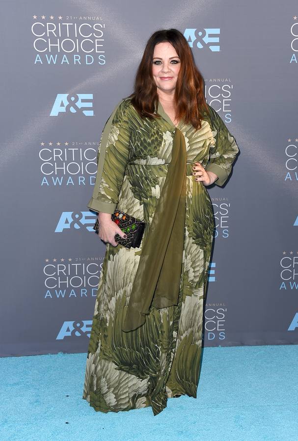 La actriz Melissa McCarthy lució un diseño suyo para acudir a los Critics' Choice Award.