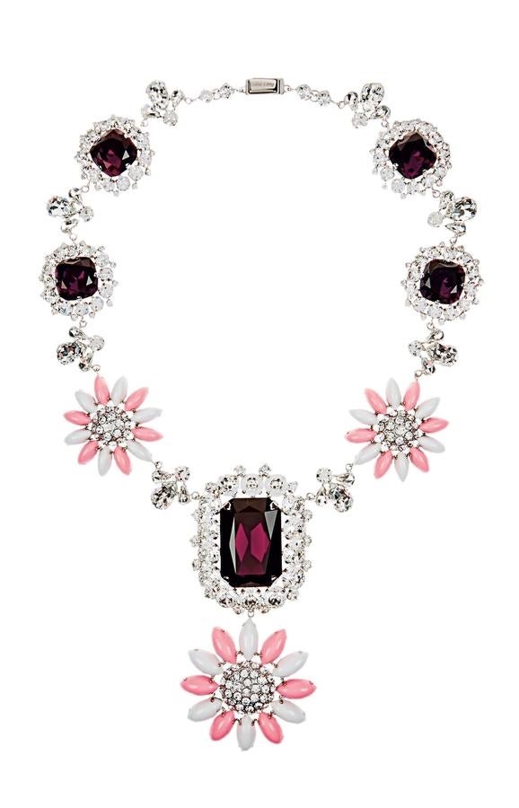 Brillante Collar de Miu Miu (990 €).