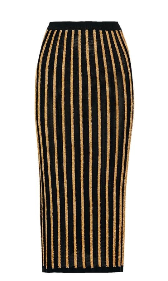 De tubo Con líneas doradas, falda de Balmain (C.P.V.).