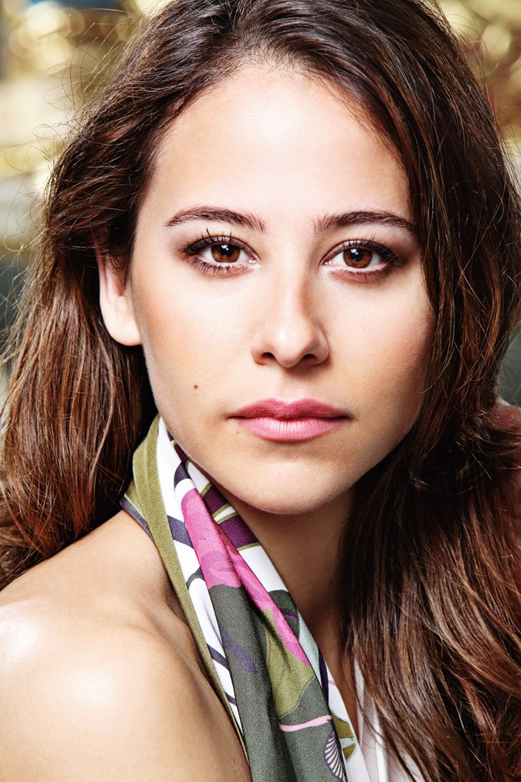 Irene Escolar viste de Juan Vidal. Estilismo: José Herrera.