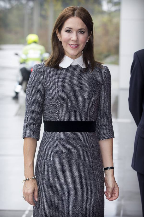 Grises, negros y blancos, entre los tonos más repetidos en el armario de Mary de Dinamarca.