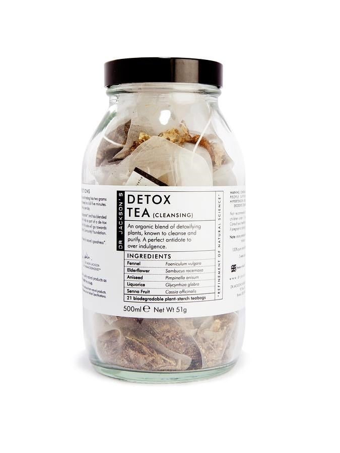 Formulado para limpiar el cuerpo y regularlo cuando se siente pesado o sucio por dentro. Está elaborado con hinojo, que favorece la buena digestión.También contiene ingredientes diuréticos y descongestionantes como la semilla de anís, sauco y fruta de senna, que ayudan a eliminar toxinas. Natural, sin cafeína y respetuoso con el entorno y el cuerpo. (Precio: 25€ en www.laconicum.com).