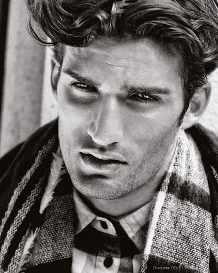 Unas fotos publicadas por una revista desvelan que Nahuel Casares es el nuevo chico de Sonia Ferrer.