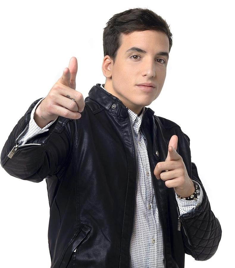 Xuso Jones (Murcia, 1989) interpretará ‘Victorious’, un himno up tempo en inglés compuesto por elementos orgánicos que se funden con modernos sonidos dance. Los autores y productores suecos Andreas Öhrn, Peter Boström y Chris Wahle son los responsables de este tema que habla sobre sentirse libre de los anclajes tradicionales de la vida y del valor de tomar cada uno su propio camino. “Nos encanta trabajar con Xuso y, desde un principio, sabíamos que él era capaz de llevar la canción a un nuevo nivel, con más energía y emoción", afirman.