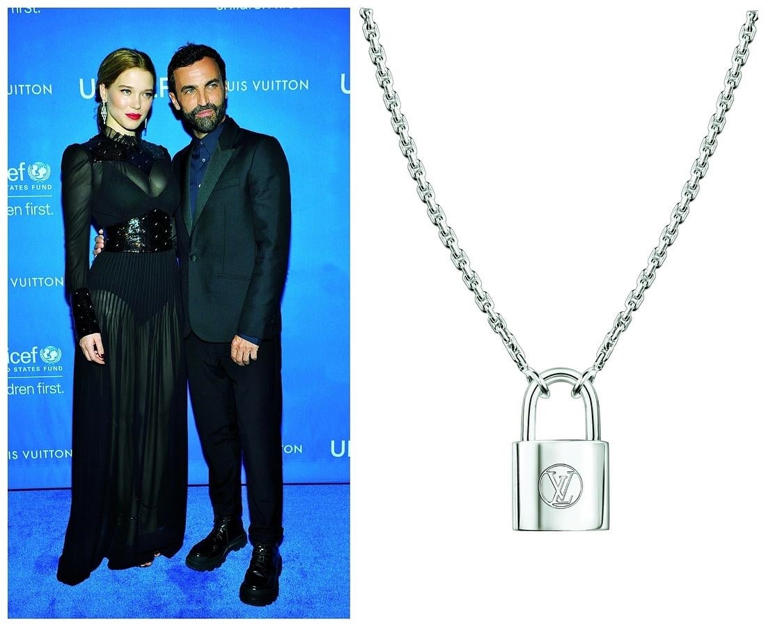 La firma francesa se une con Unicef para ayudar a los niños más desfavorecidos. Lo ha hecho con Silver Lockit, una colección de pulsera y colgante inspirados en el candado que inventó George Viutton en 1890. Cuestan 500 €, de los que 200 € se donarán al proyecto solidario. (Nicholas Ghesquière y Lea Seydoux (imagen de la maison) en la gala de Unicef.)