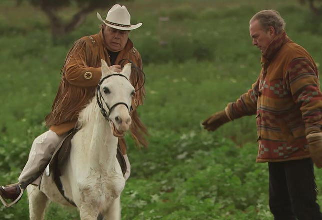 Paco Arévalo pasa un mal rato cabalgando en Valencia en preencia de Bertín.