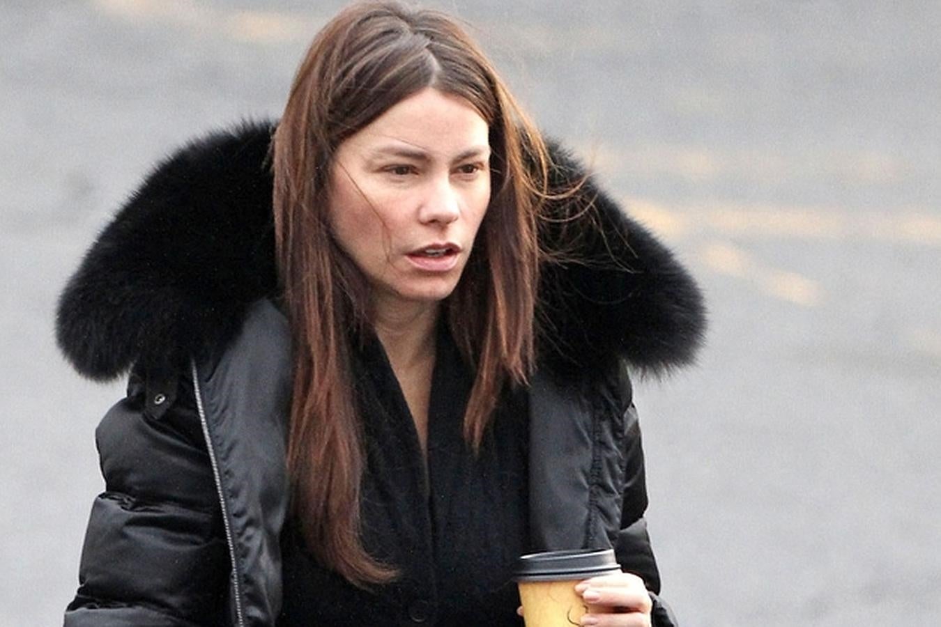 Así es Sofía Vergara cuando sale a tomarse un café improvisando, sin darse una capa de maquillaje en la cara.