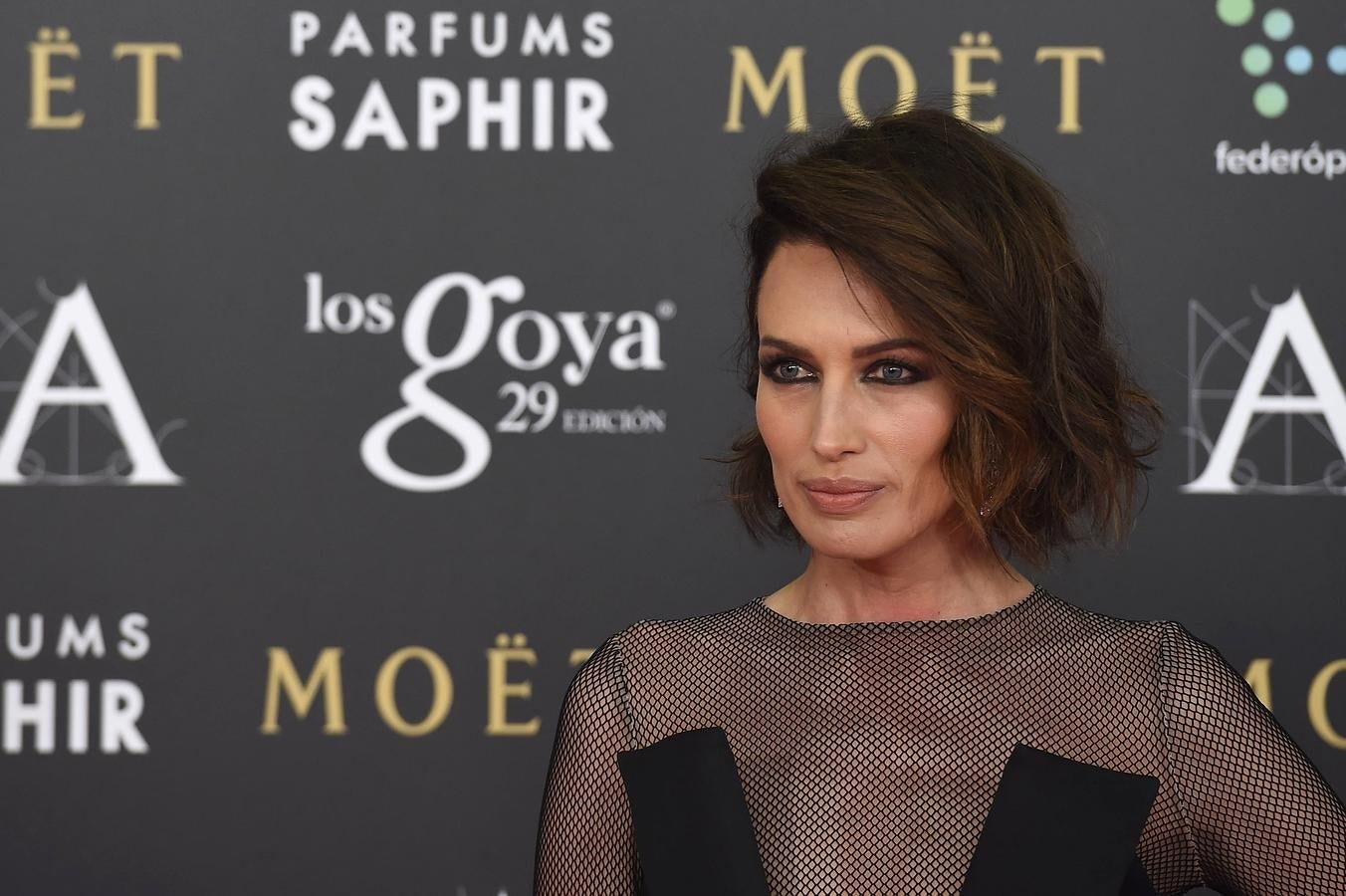 Nieves Álvarez con un bob peinado con ondas ligeras en los Goya 2015, que combinó con un bonito maquillaje: ojos enmarcados en eyeliner que realzaban su mirada y labios nude.