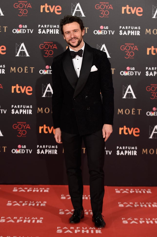 El actor, muy elegante con tuxedo clásico de Juan Avellaneda.