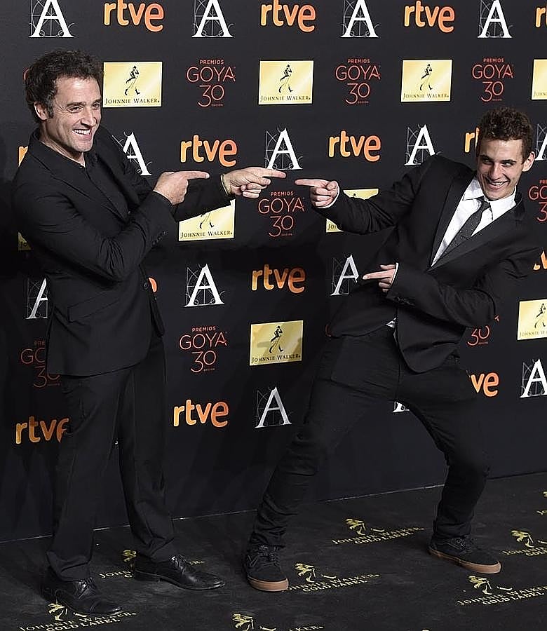 Días antes de los Goya, en la Cena de Nominados, Miguel Herrán posaba así de simpático con Daniel Guzmán.