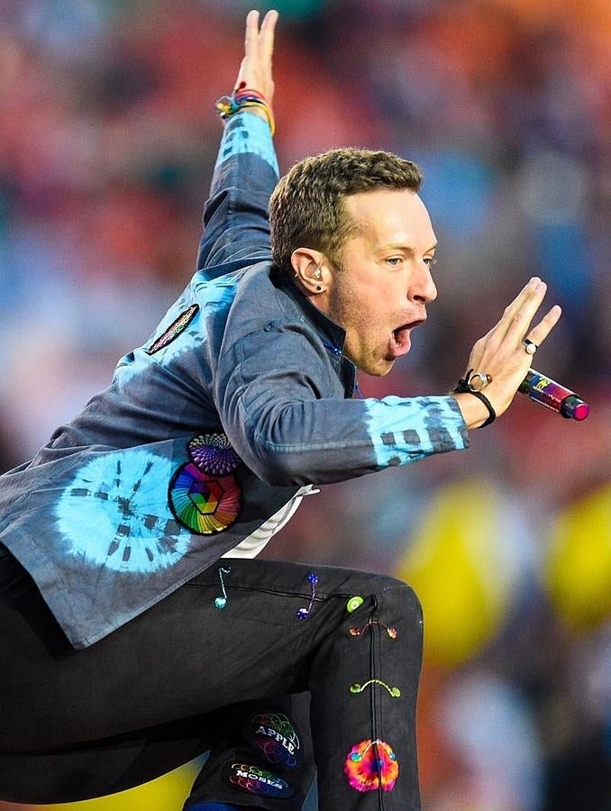 Chris Martin, vacalista de Coldplay, se entregó en un abarrotadísimo estadio Levi's de Santa Clara (California).