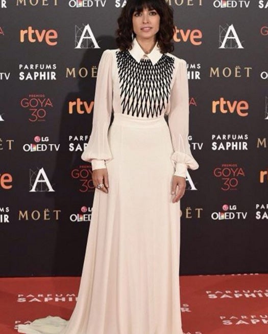 La diseñadora posteaba el look de Inma Cuesta frente al photocall