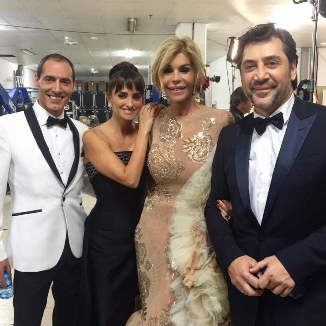 Bibiana Fernández compartía esta instantánea con Jarvier Bardem, Penélope Cruz y Manuel Bandera.