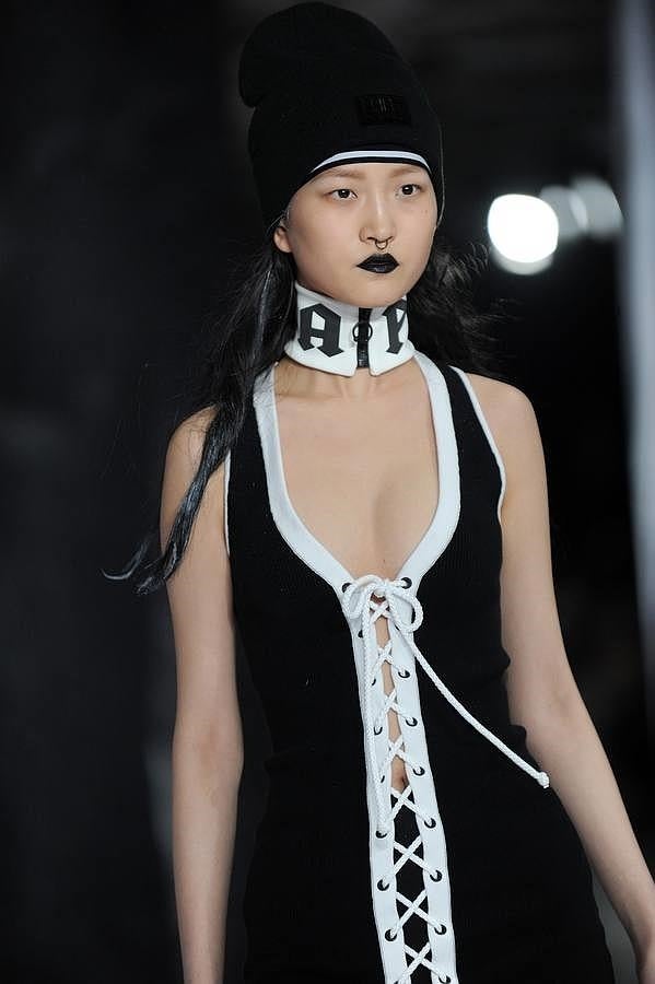 Las prendas sport se reinventan con un toque sexy.