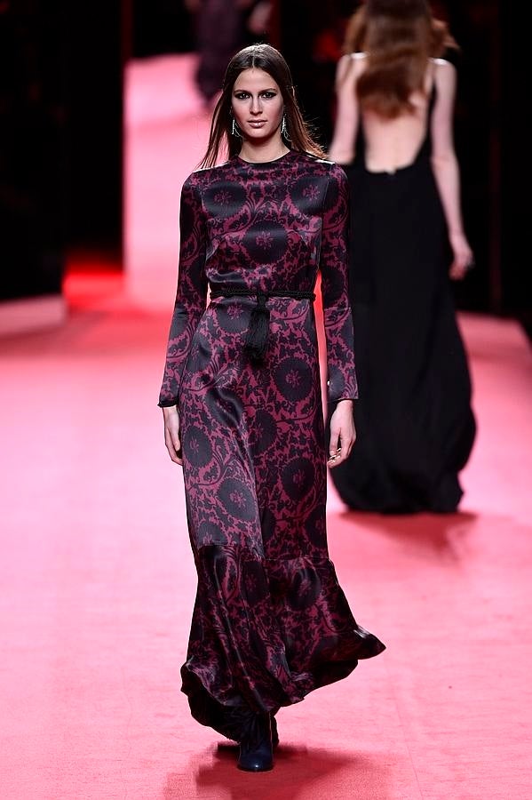 Vestido con estampados prints rusos, telas aztecas, dibujos chinos y tejidos japoneses.