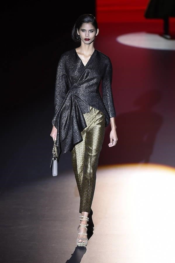 Contraste te tonos muy acertado al combinar dorado y gris.