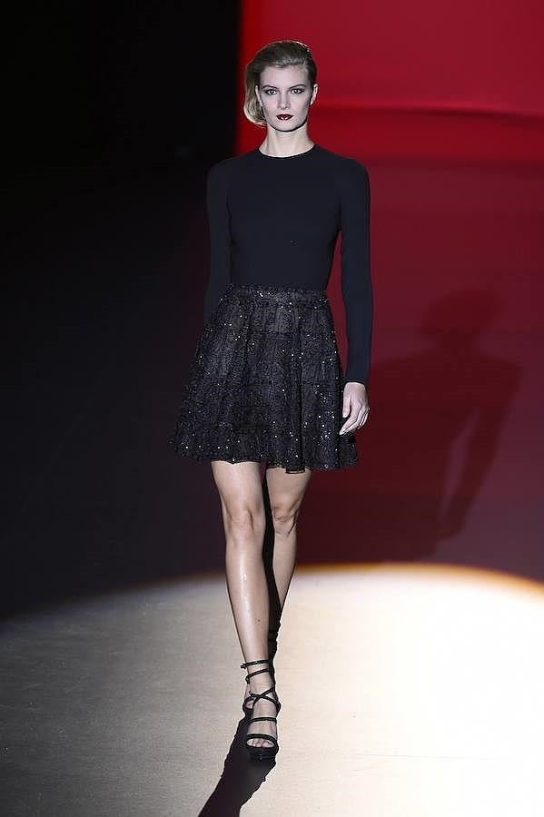 El diseñador apuesta por el color negro como síntoma de elegancia.