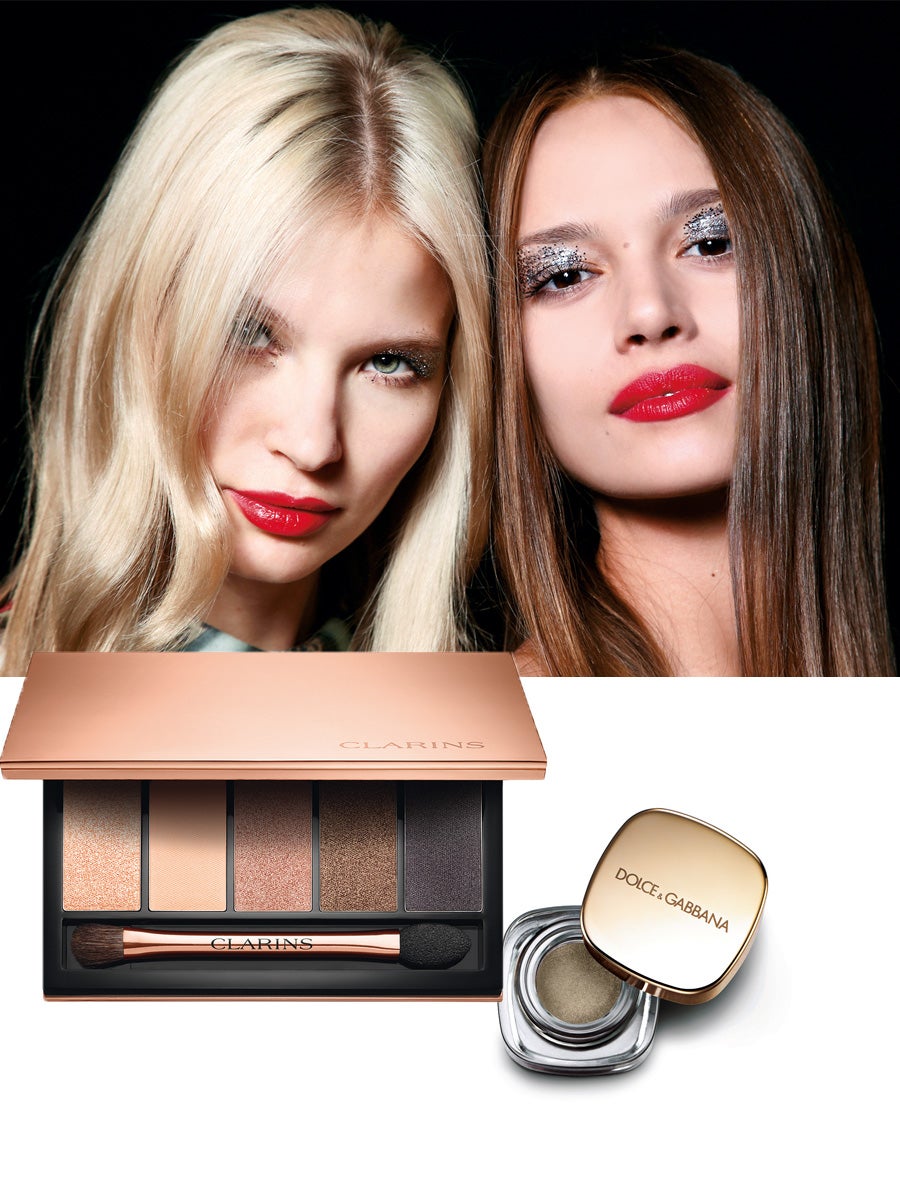 Los tonos metalizados típicos de la noche, del dorado al cobre, ahora se visten de día sin pudor y sin remordimientos. Úsalos sobre todo en el párpado móvil y llévalos siempre con un rostro apenas maquillado y sin estridencias en los labios, para evitar excesos. Palette Yeux 5 Couleurs Printemps de Clarins (48€). Perfect Mono Eyeshadow, en tono Royal 118, de Dolce&Gabbana (30,50€). (Richmond)