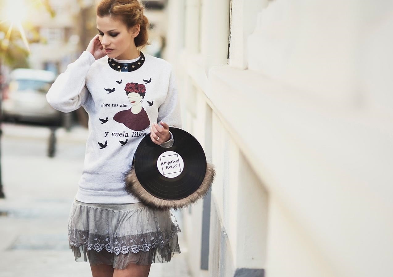 Los discos de vinilo se convierten en divertidos bolsos por obra y gracia de Luis Márquez y Verónica Victoria