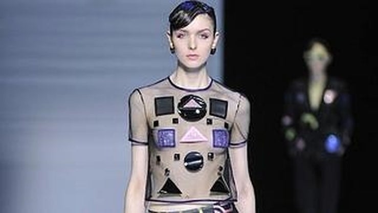 Fotos: Emporio Armani y sus notas de color en Milán