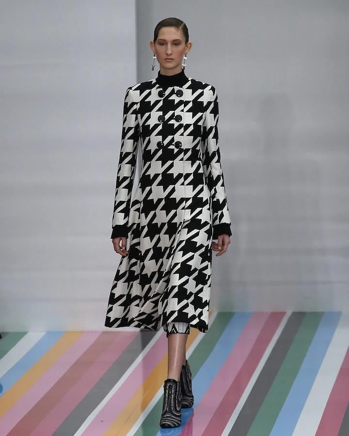 Abrigo de corte midi decorado con diseño de pata de gallo.