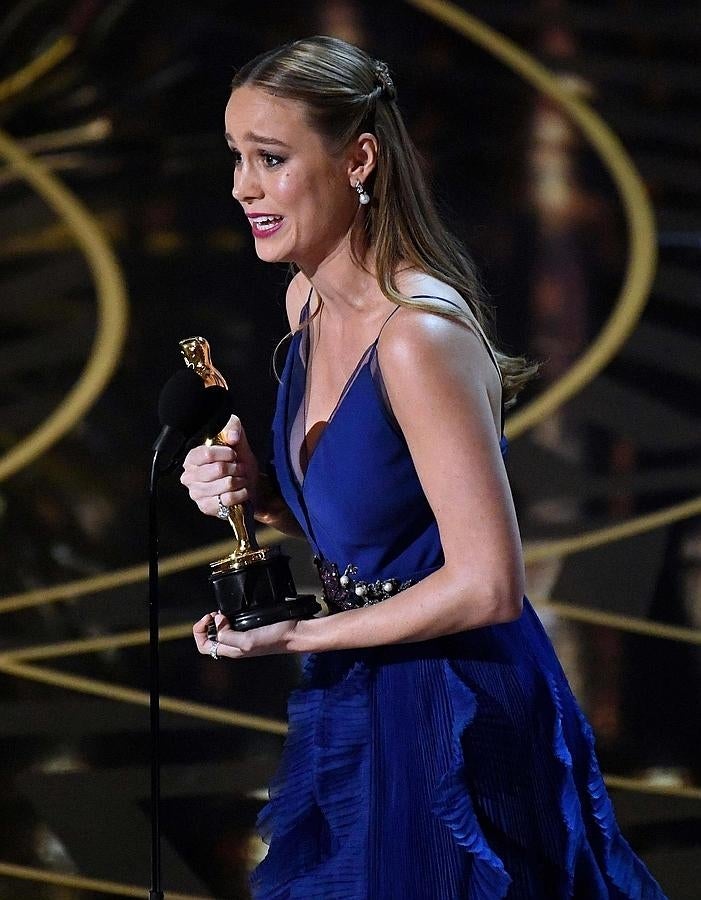 Brie Larson, la más emocionada de los Premios Oscar, consiguió mantener las lágrimas sobre el escenario.