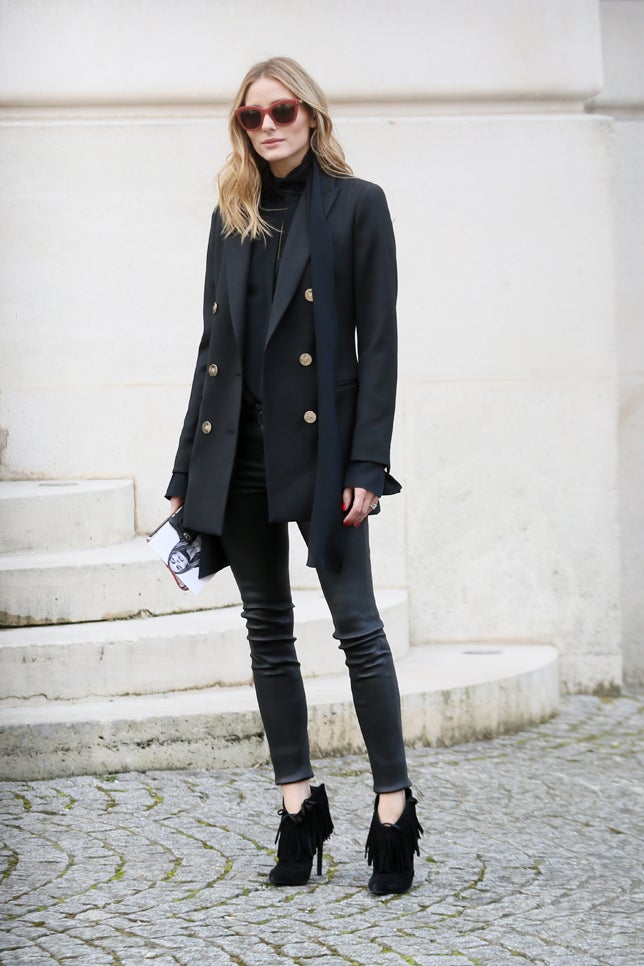 La it girl apostó por un sofisticado look 'total black'.