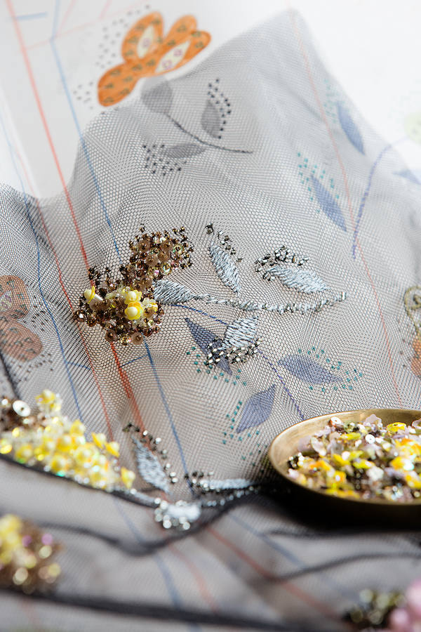 Bordados y apliques que aparecen en las prendas que Dior ha creado para el invierno que viene