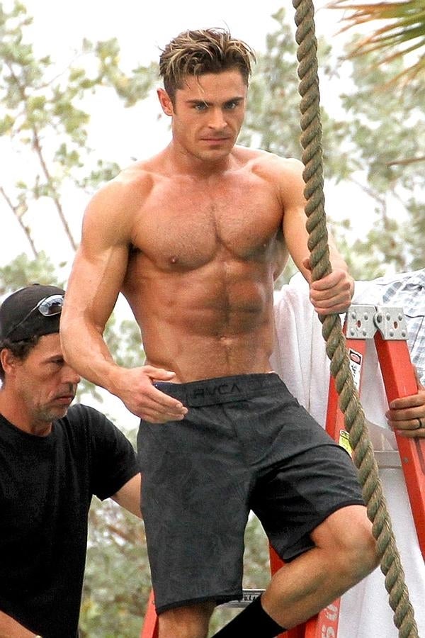 El popular protagonista de 'High School Musical' ha dejado atrás definitivamente su imagen de niño y ha cultivado un cuerpo de auténtico escándalo.