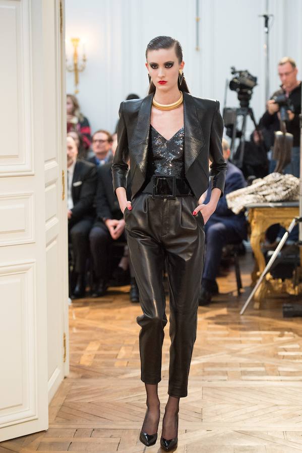 La noche es para las chaquetas con hombreras XL, los pantalones baggy y los complementos metalizados segun Heidi Slimane