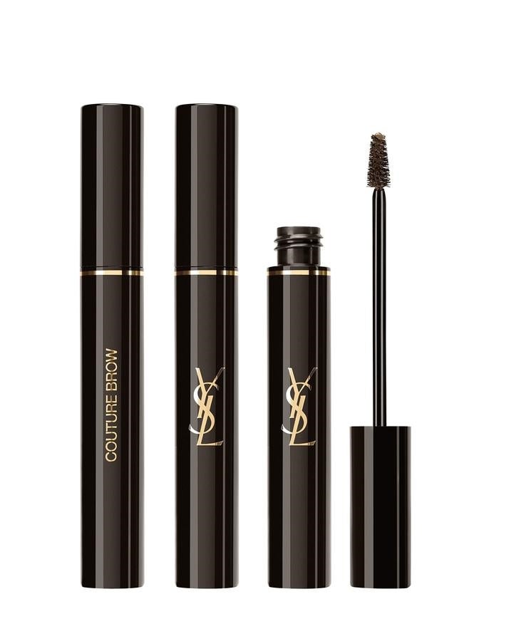 Permite fijar, estructurar e intensificar la forma de las cejas para hacerlas tan naturales o dramáticas como desees. Su fórmula, compuesta de fijadores en gel y pigmentos semiopacos ofrece el máximo confort, con una intensidad variable y un resultado de larga duración. Su ligero efecto en 3D crea una sensación de volumen natural. 2 tonos. (Precio: 24,10€).