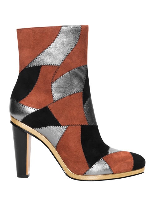 De piel y ante, modelo tipo patchwork de la colección cápsula (Precio: 295 euros).