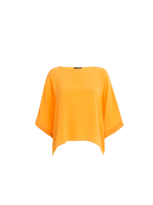 Con jeans, con una falda lápiz, con unos palazzo... este top amarillo de Liu Jo será el protagonista de mil y un looks esta primavera.