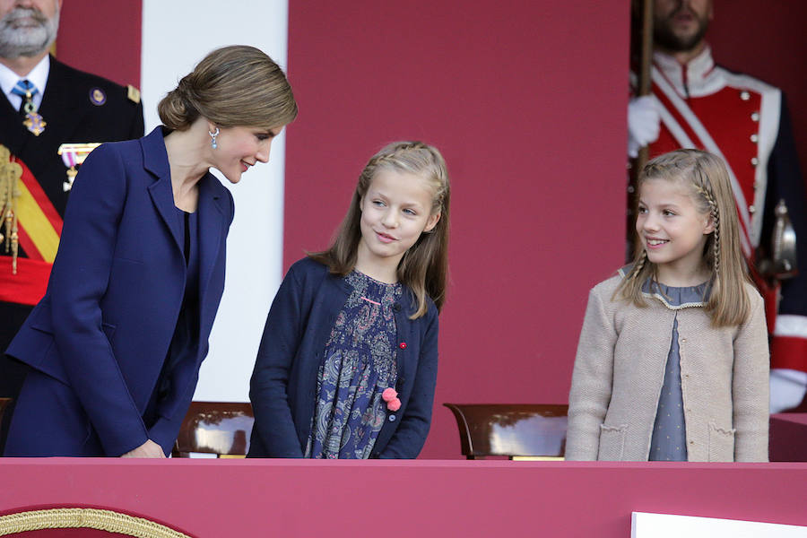 Las hijas de la reina Letizia con mini trenzas de raíz, el peinado que más repiten las pequeñas.