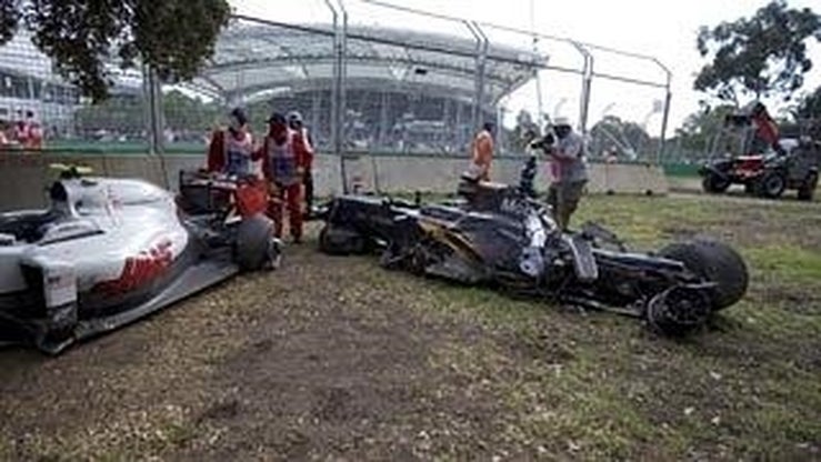 Fotos: Las fotos del aparatoso accidente de Fernando Alonso en Melbourne